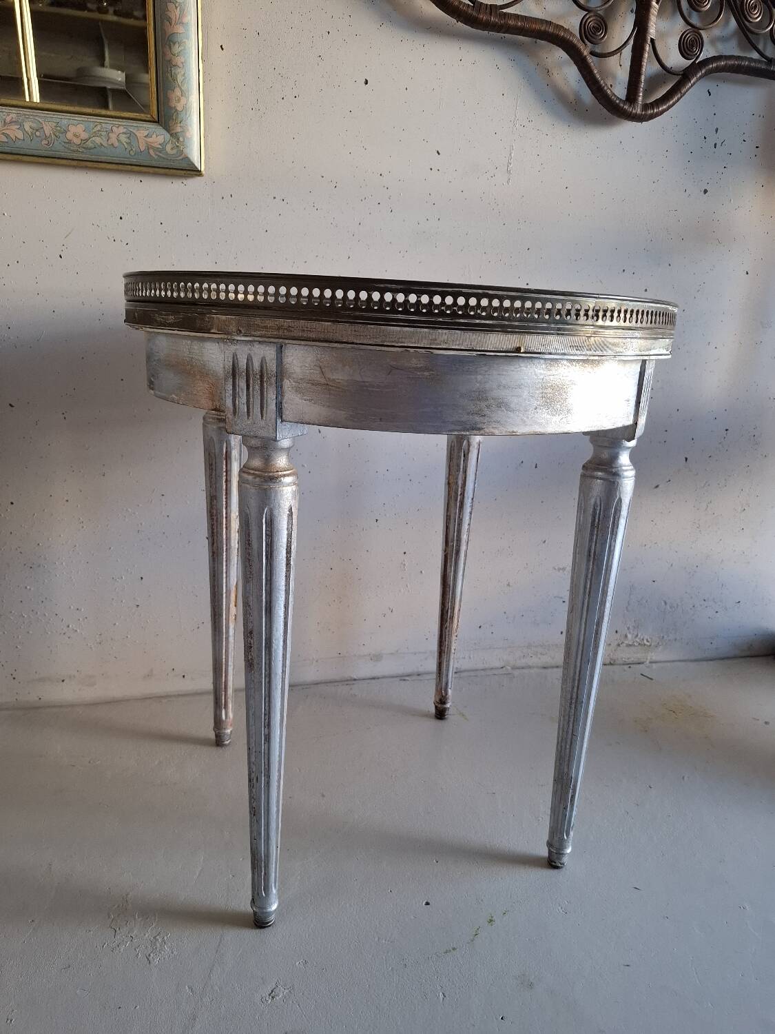 Table basse bouillotte en marbre blanc