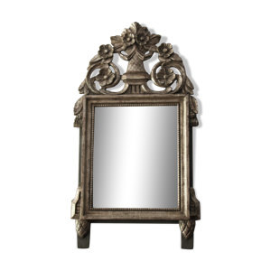Miroir en bois sculpté