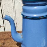 Cafetière bleue en tôle émaillée vintage