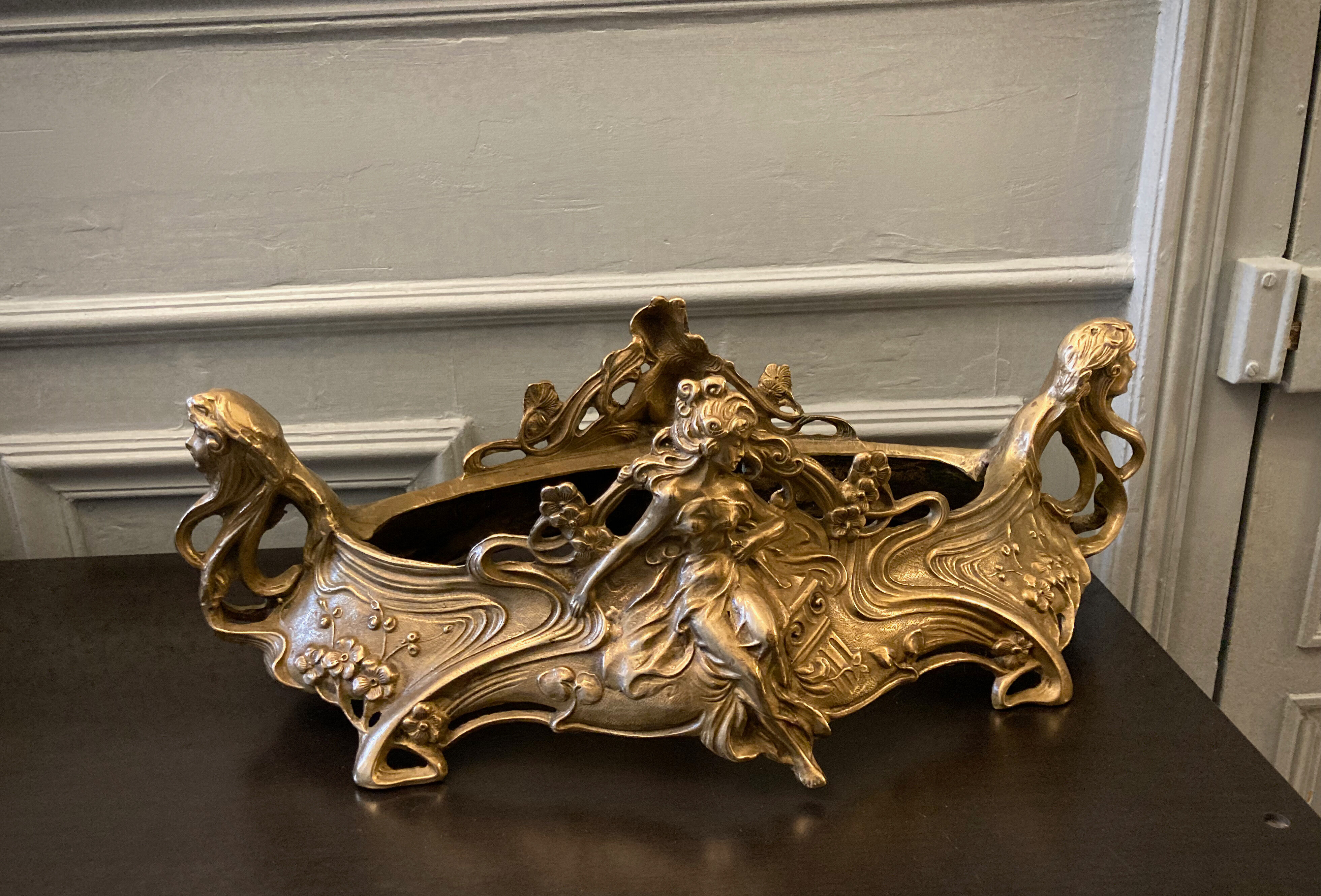 Large planter in gilded bronze Art nouvelles