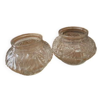 Deux anciens sucriers en verre travaillé transformés en mini vases