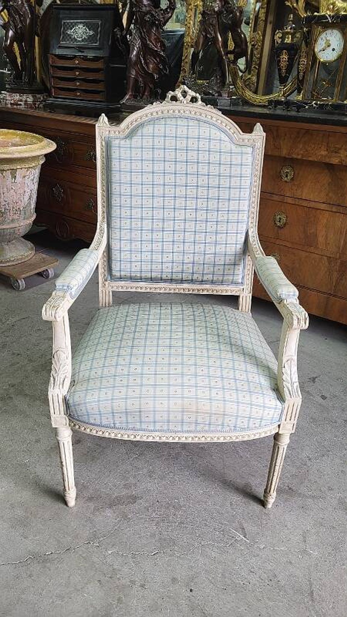 LOUIS XVI STYLE WHITE ARMCHAIR FROM THE 19TH CENTURY REF JE