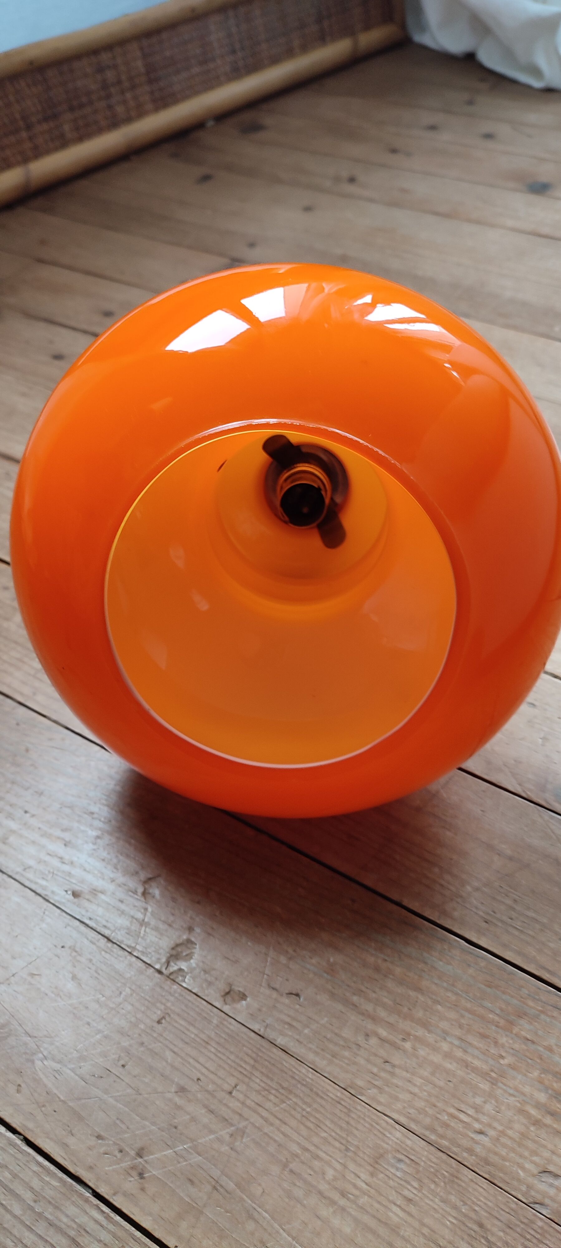 Orange opaline suspension