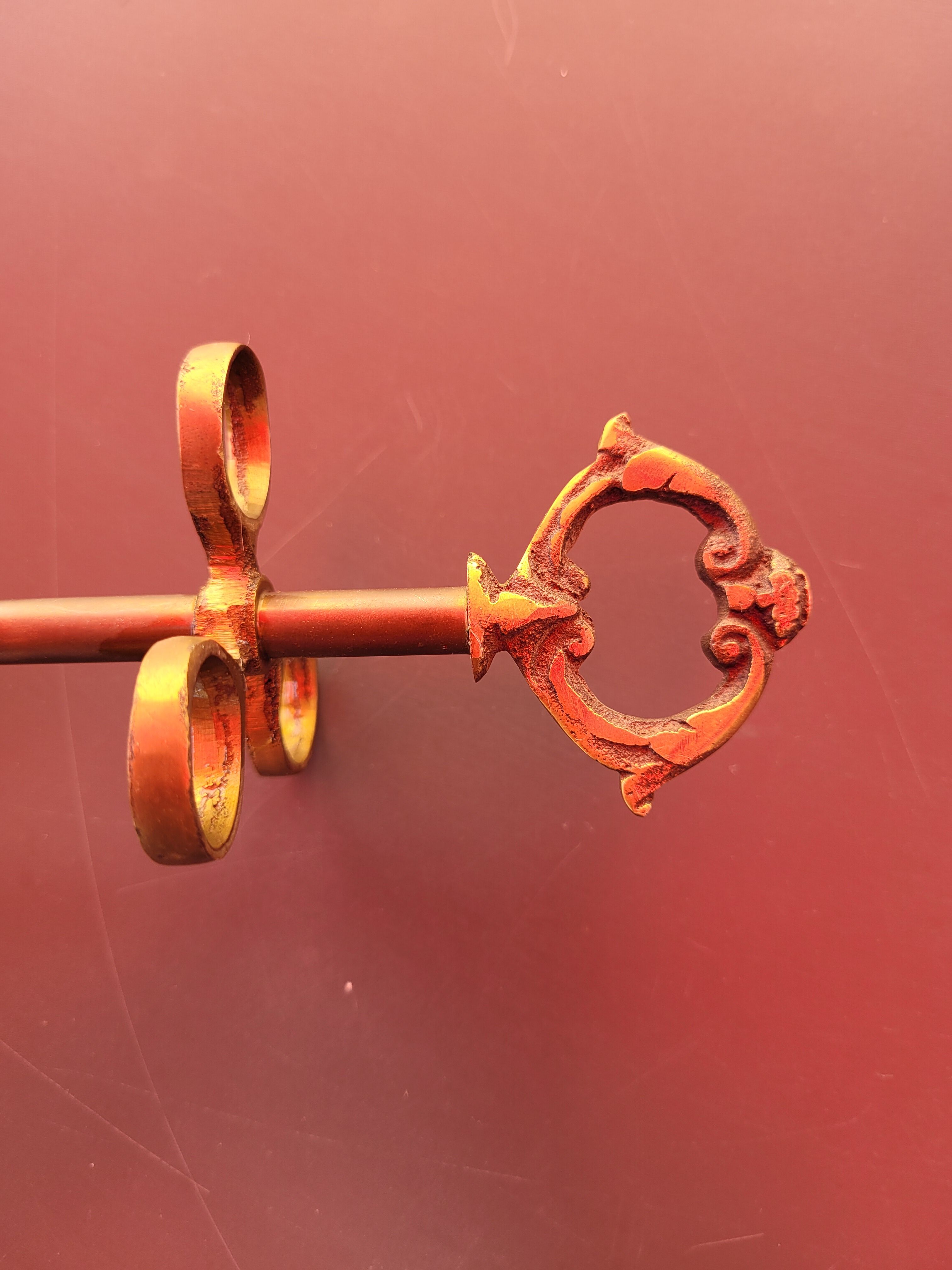 Brass pipe holder