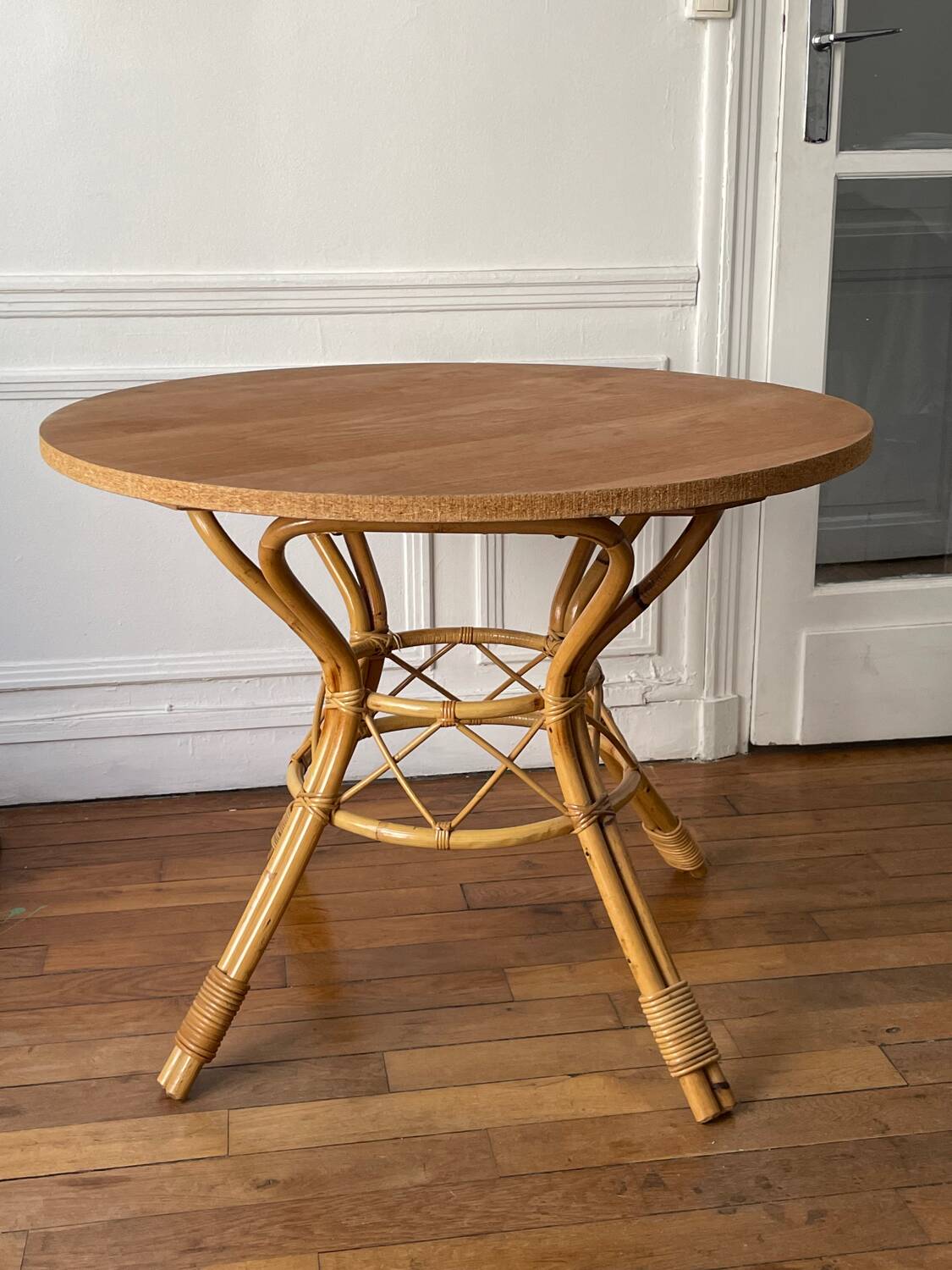 Round rattan table