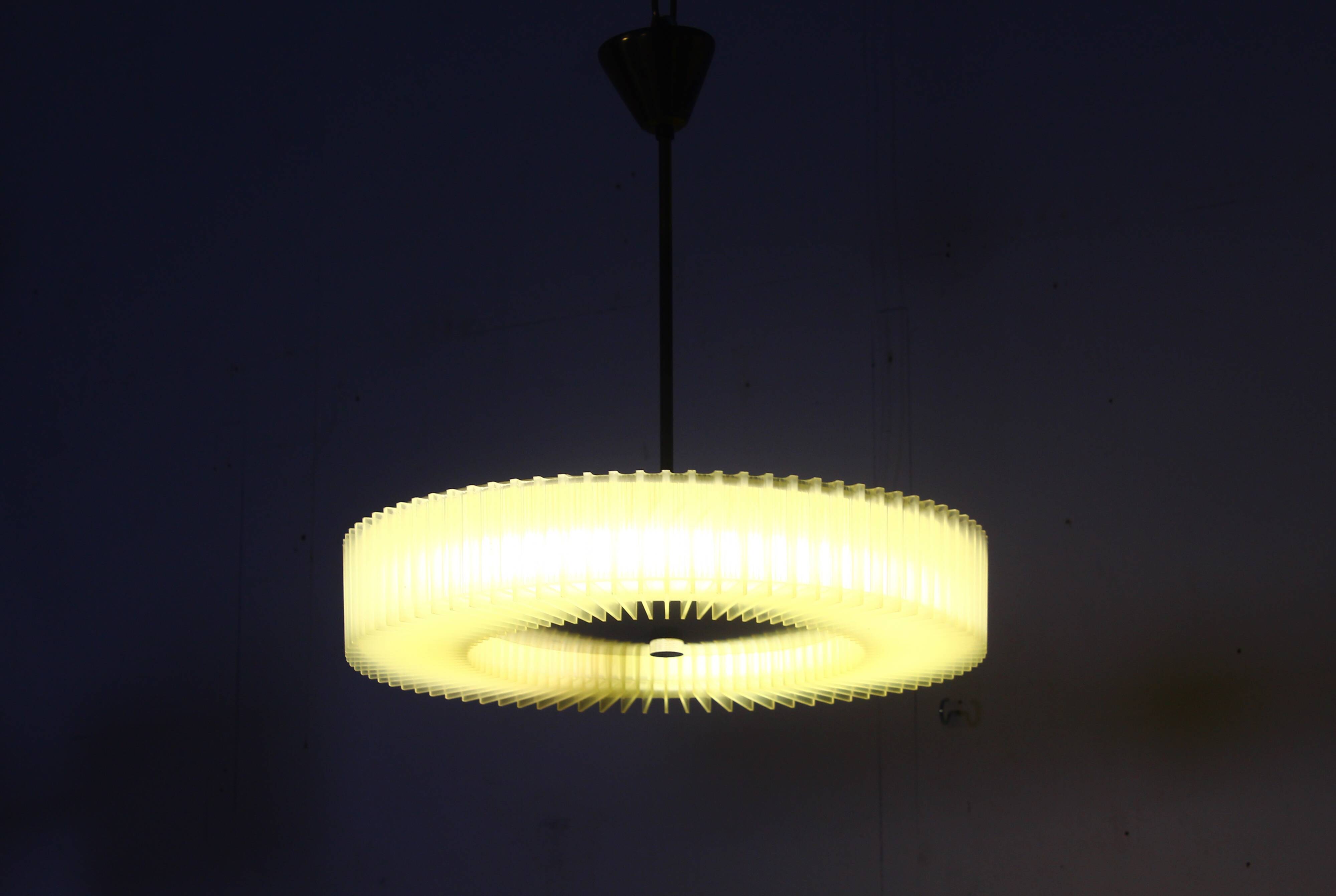 Small Lucite chandelier or ceiling light, 1970