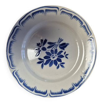 flat plates Moulin des Loups Orcerame blue flowers