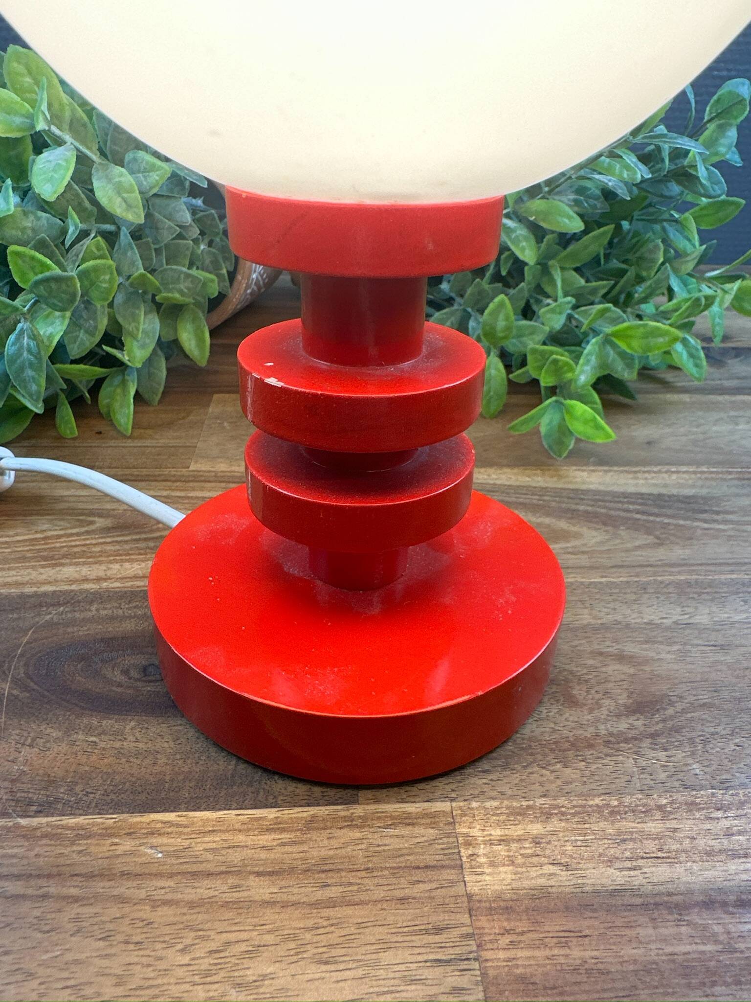 Vintage globe bedside lamp – red lacquered wooden base