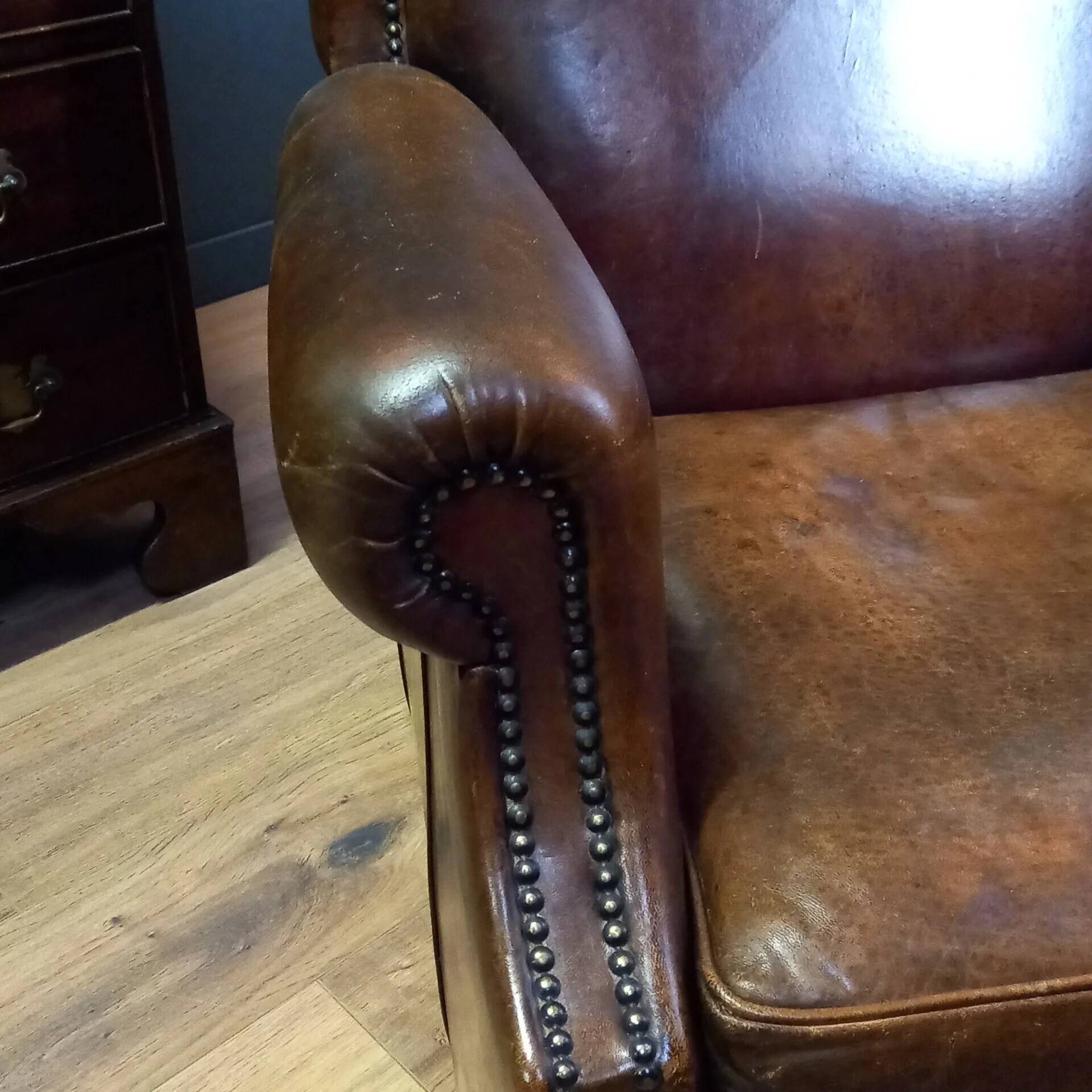 Club armchair in sheepskin in Art Deco style