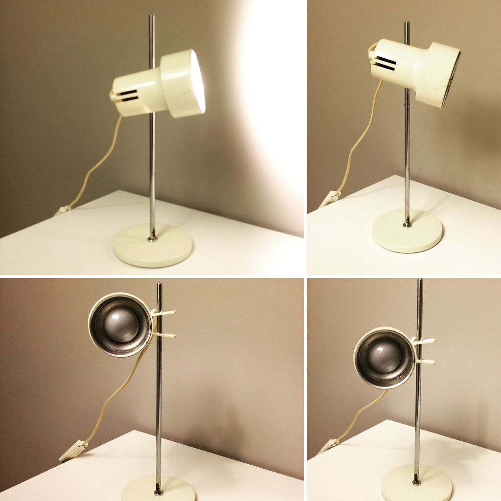 Desk lamp