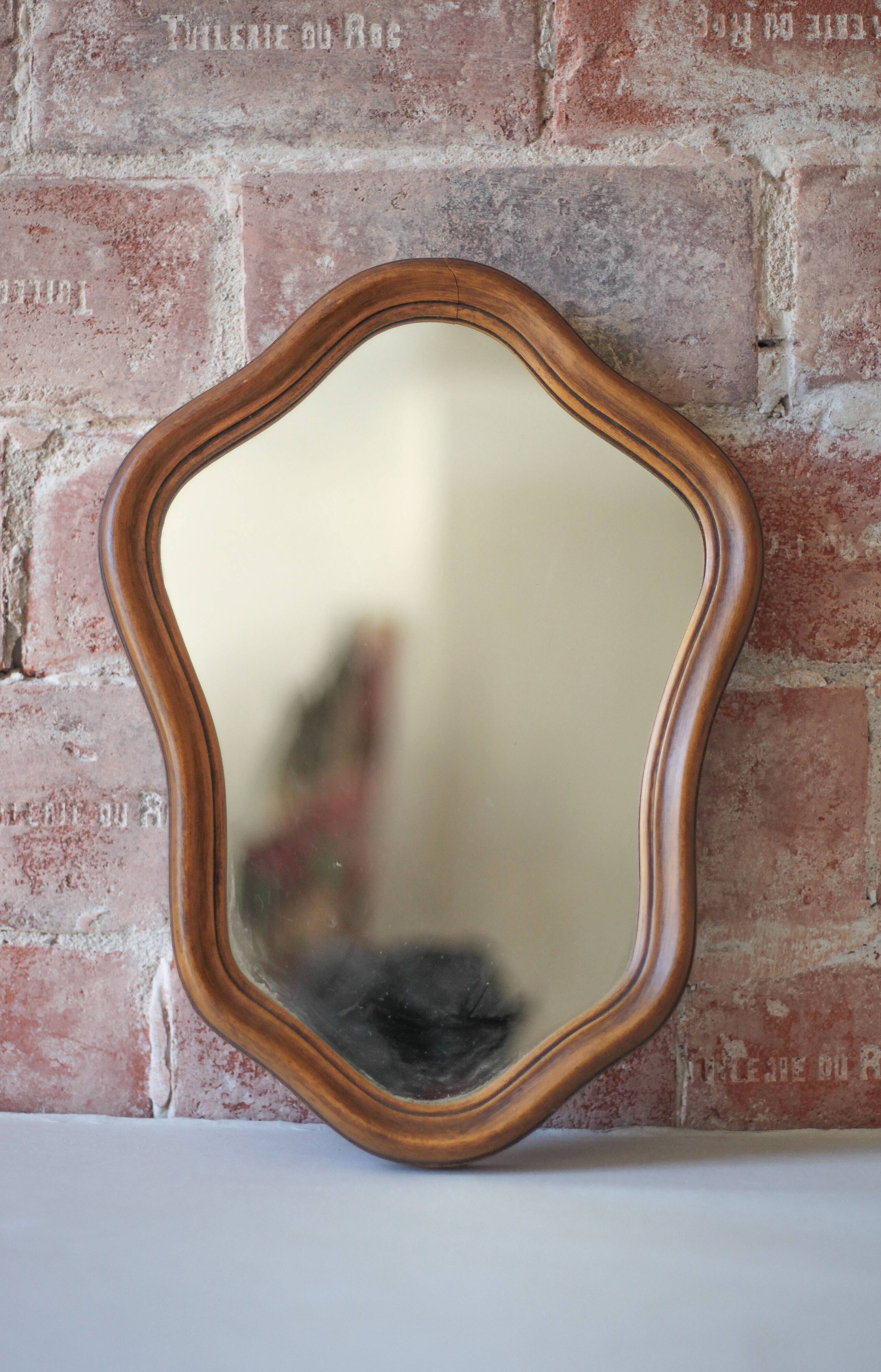 Miroir mural, forme chantourné
