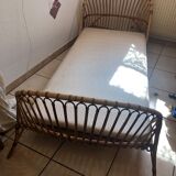 Wicker basket bed