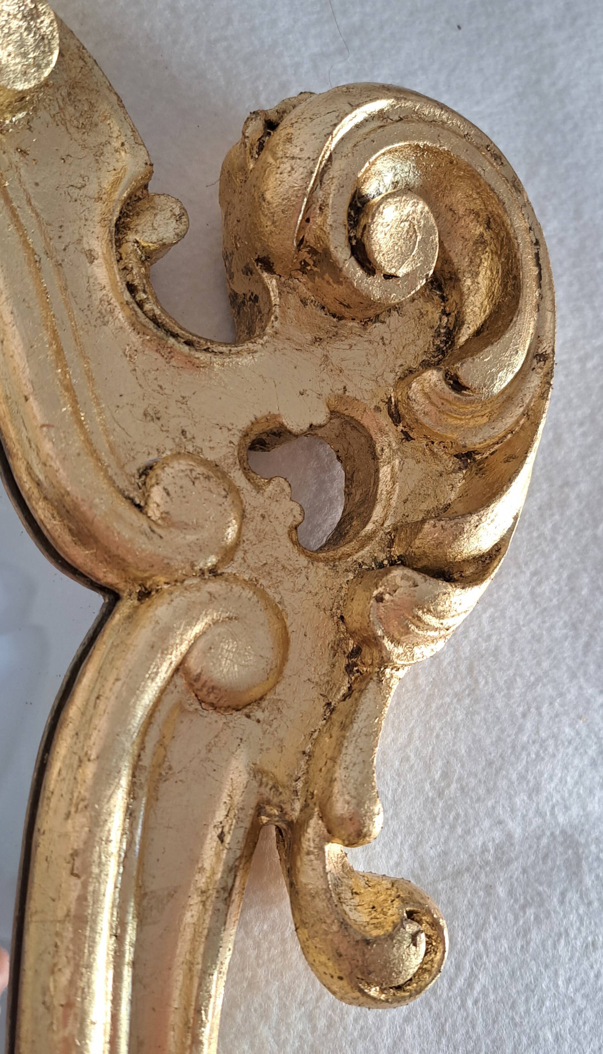 Miroir en bois et doré à la feuille doré