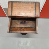 Bureau d’écolier avec encrier métal