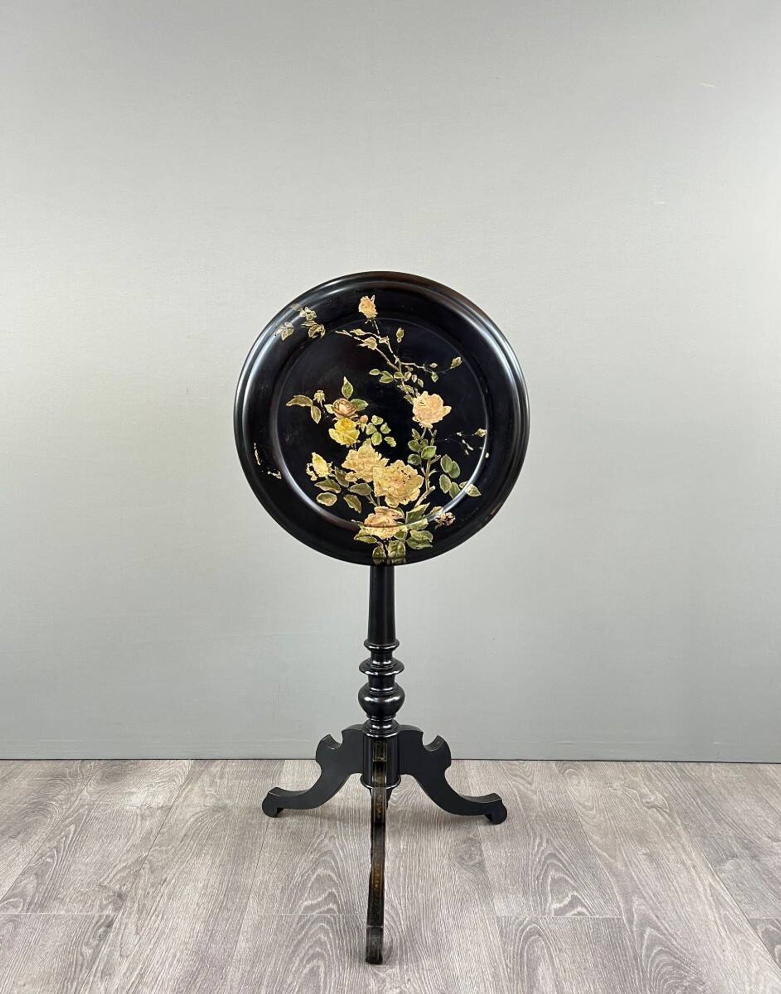 Victorian Style Tilting Top Pedestal Table, 19th Century