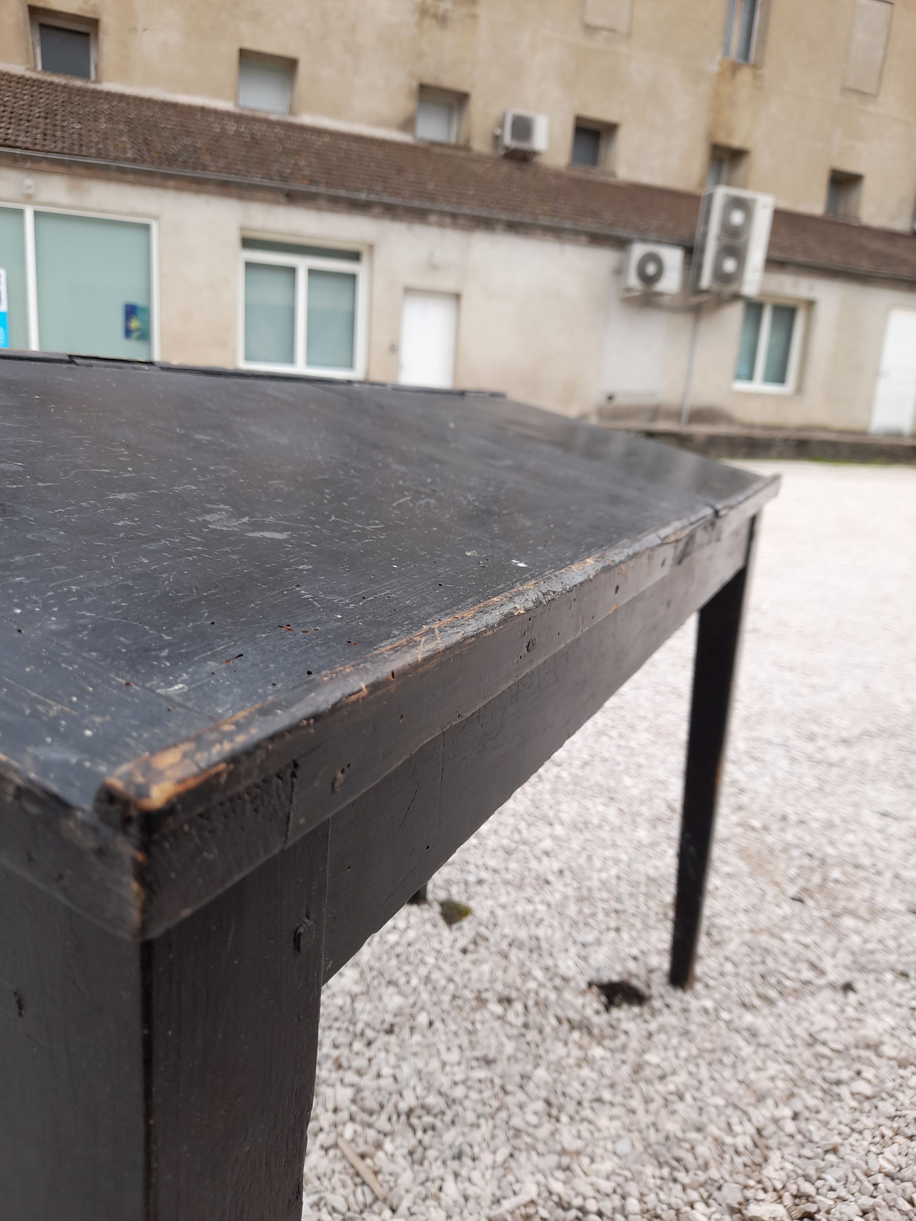 Pupitre bureau enfant d'école peint en noir 1950