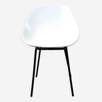 Shell chair, Pierre Guariche