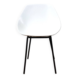 Shell chair, Pierre Guariche