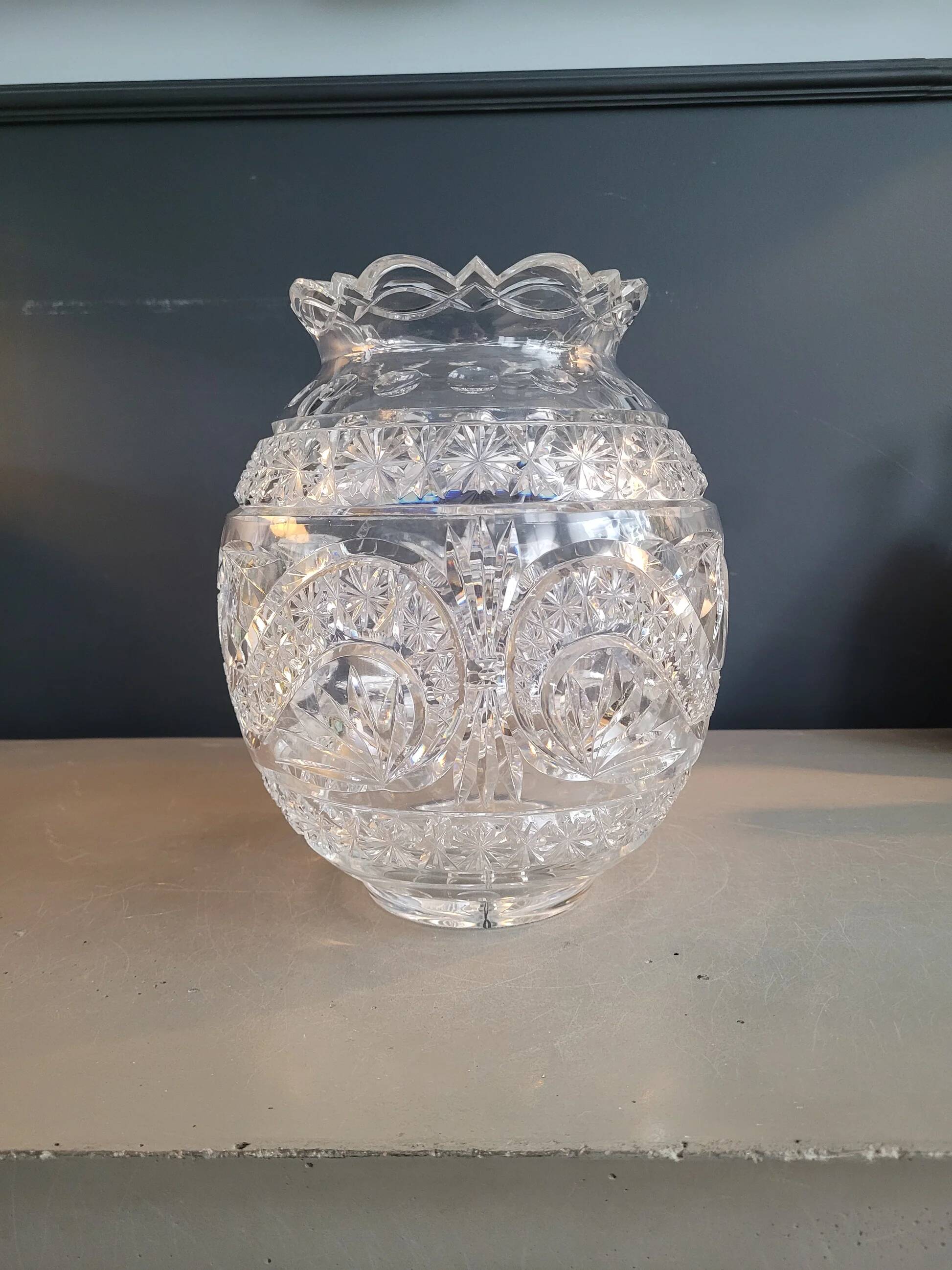 Large round vase in cut crystal