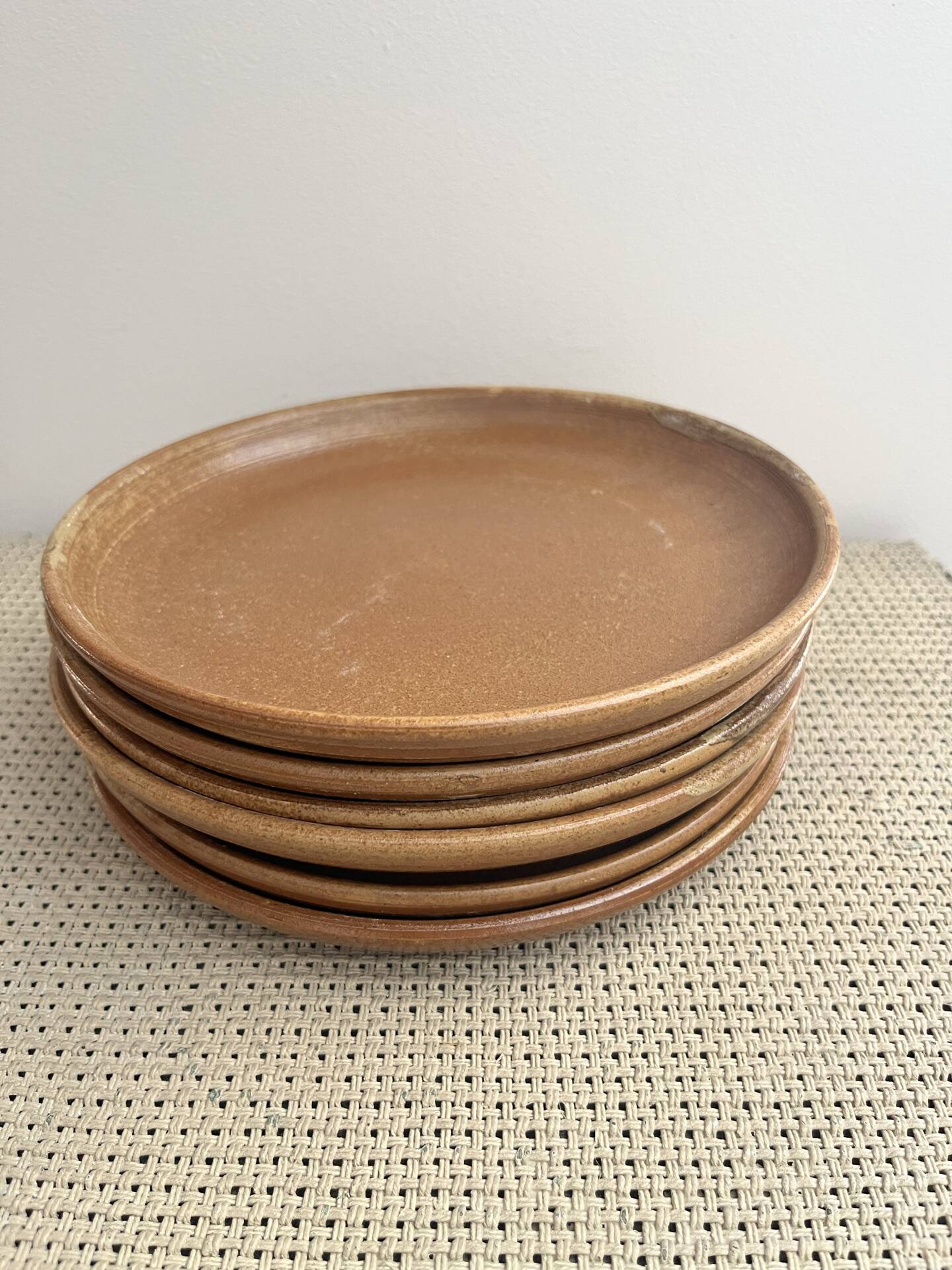 6 flat plates in stoneware