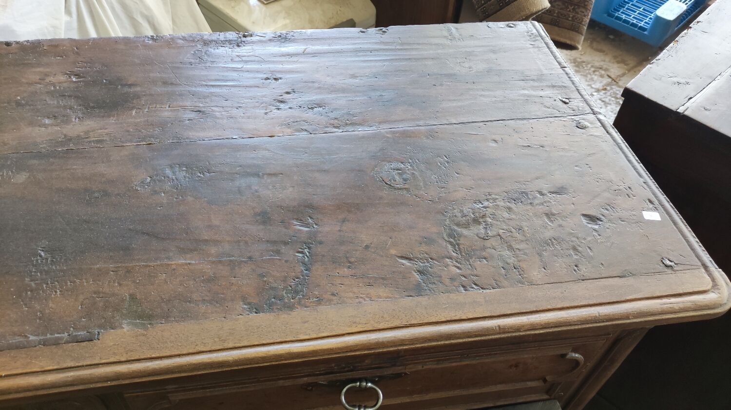 Sideboard with 2 doors and 2 drawers in walnut, 18th