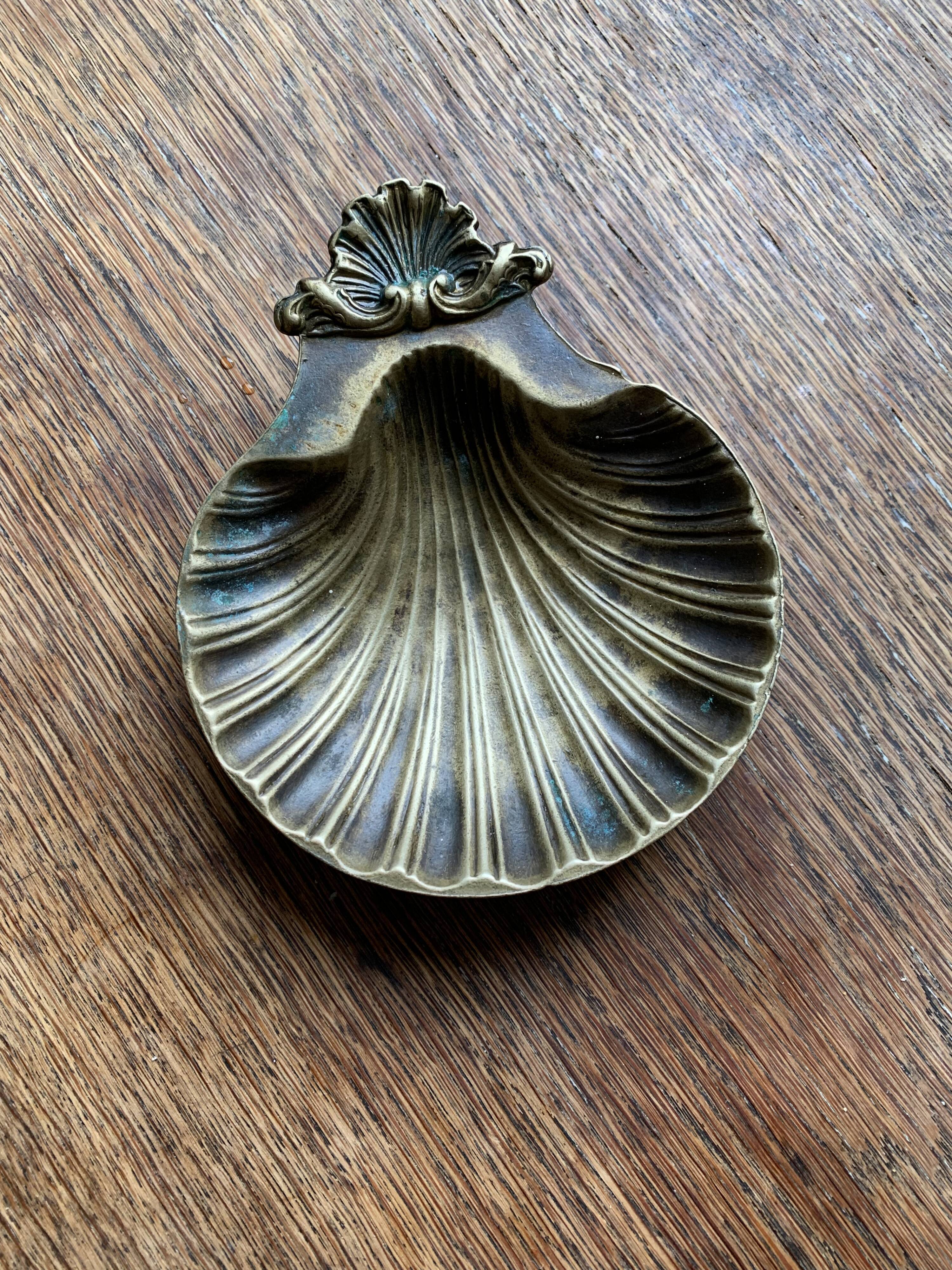 Brass shell clam