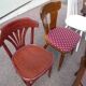 8 chaises de bistrot en bois dépareillées - vintage