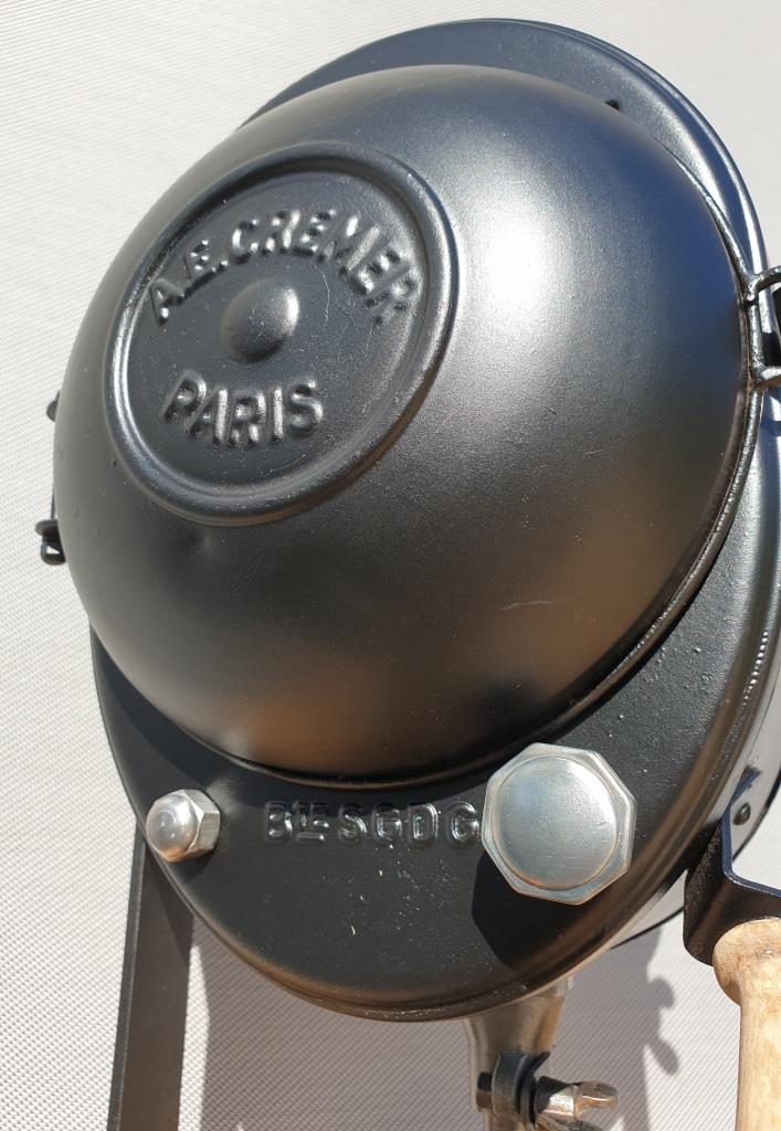 Black Cremer projector with wooden handle and pursuit