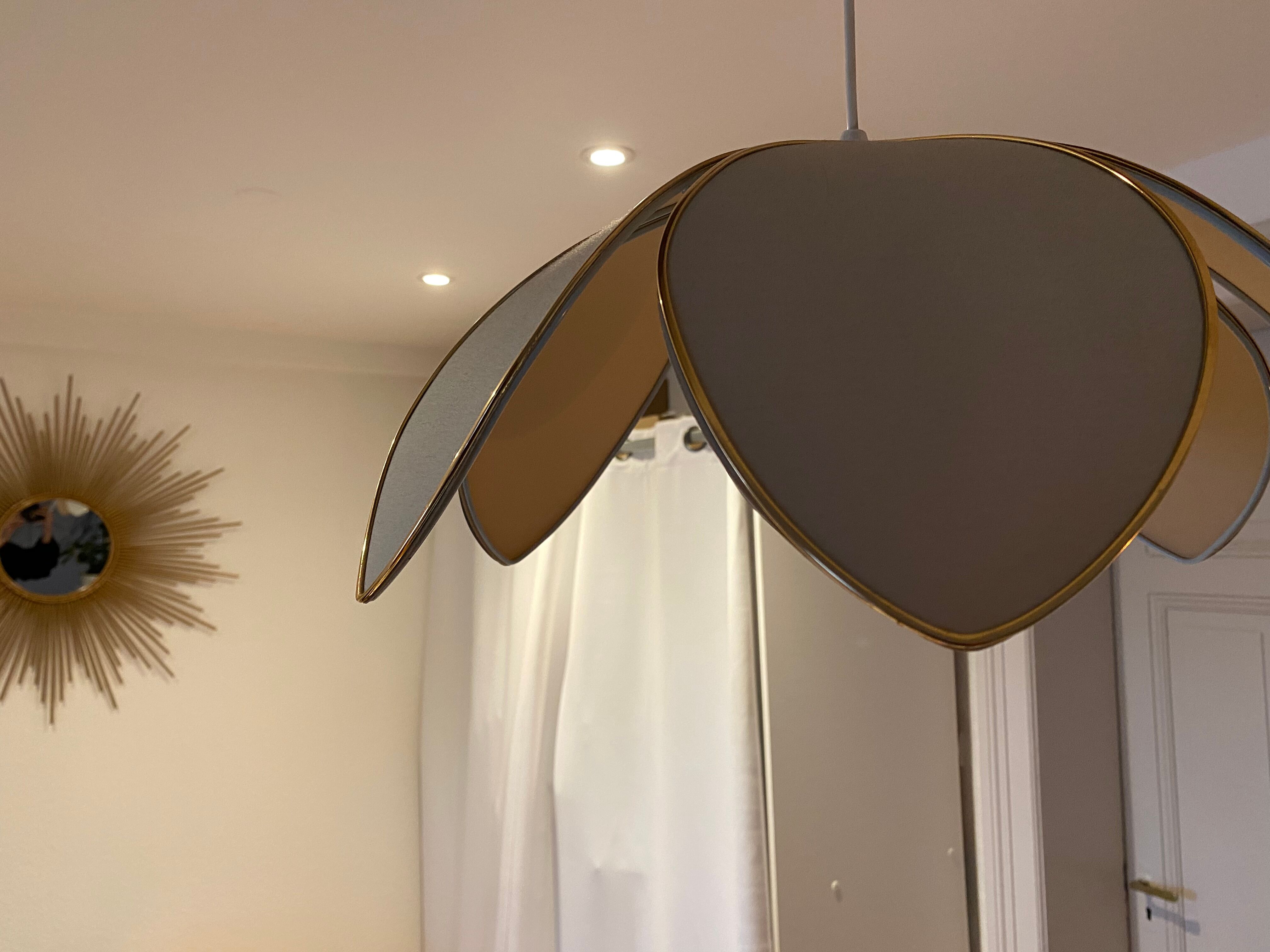 Vintage flower petal suspension