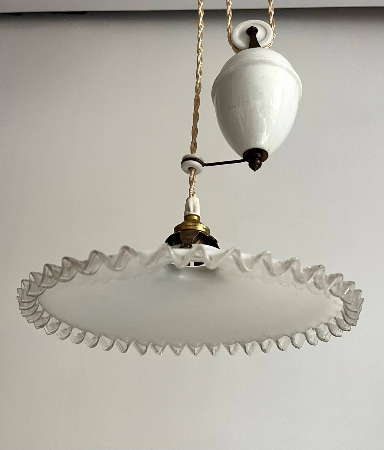 Opaline suspension rises and falls