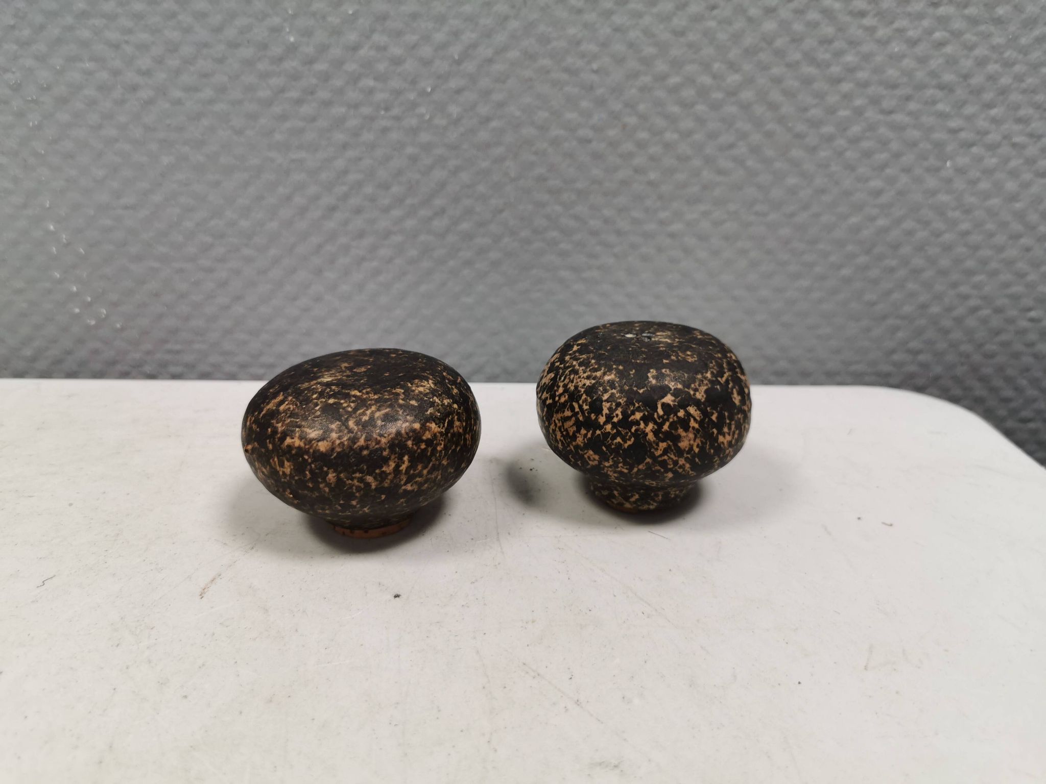 Ceramic salt and pepper set. Danish, estimated to be from the 1980s.