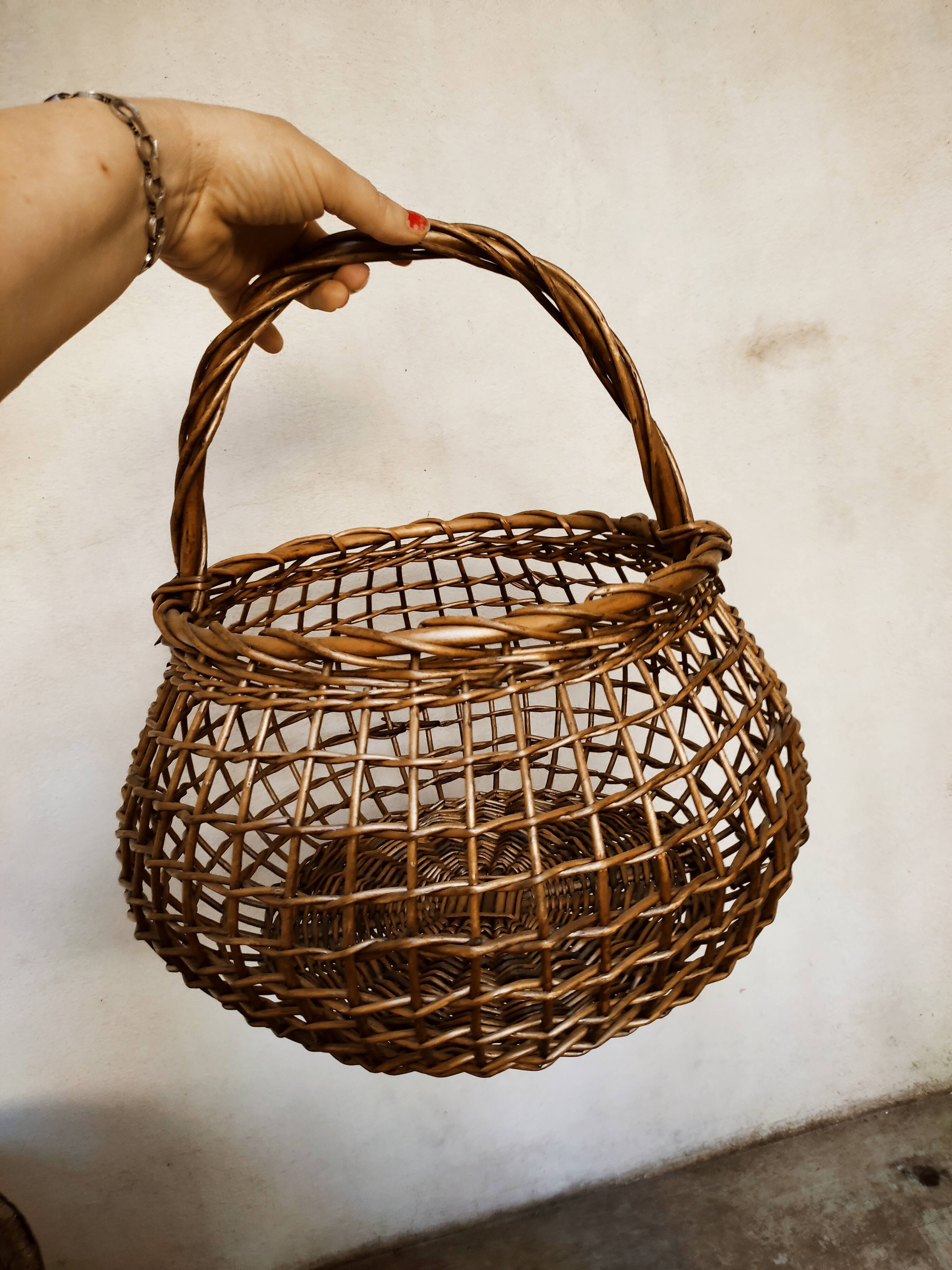 Openwork basket in willow rush