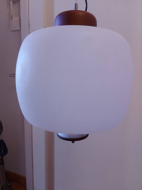 Suspension design 50, 60'S en opaline et teck de  Goffredo Reggiani .