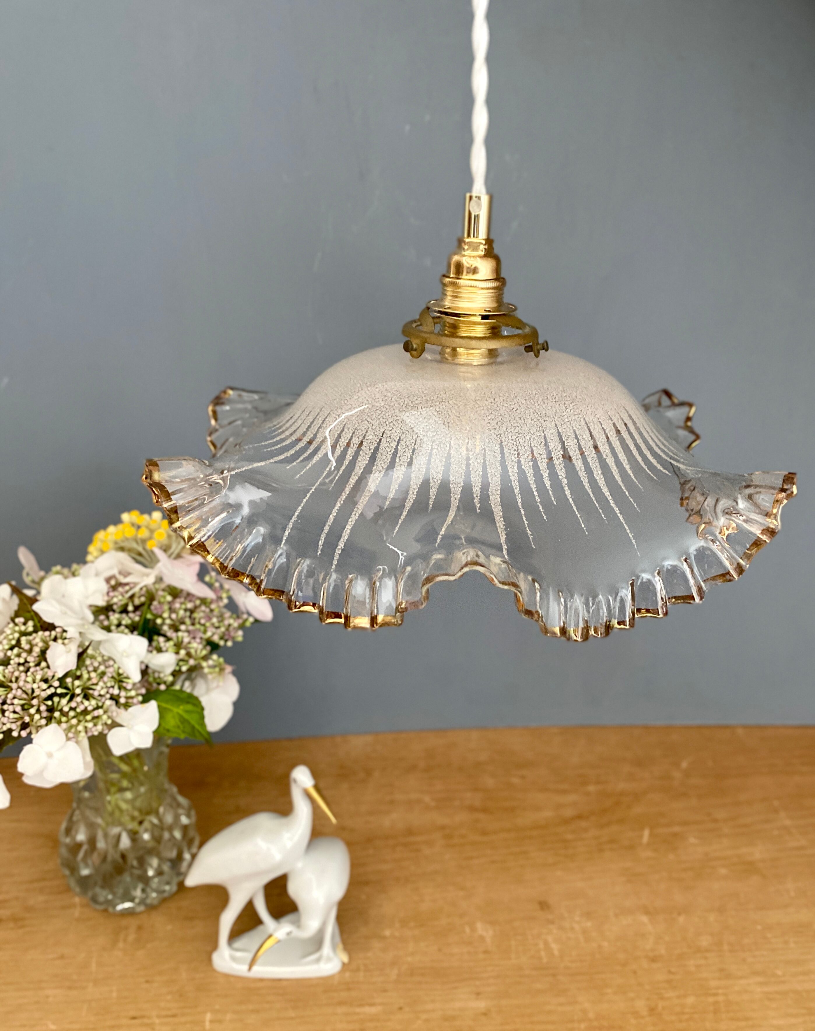 Vintage lampshade pendant lamp in white and gold granite glass