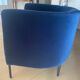 Fauteuil SITS Bob par Steven Schilte – velours Dedar bleu de Prusse