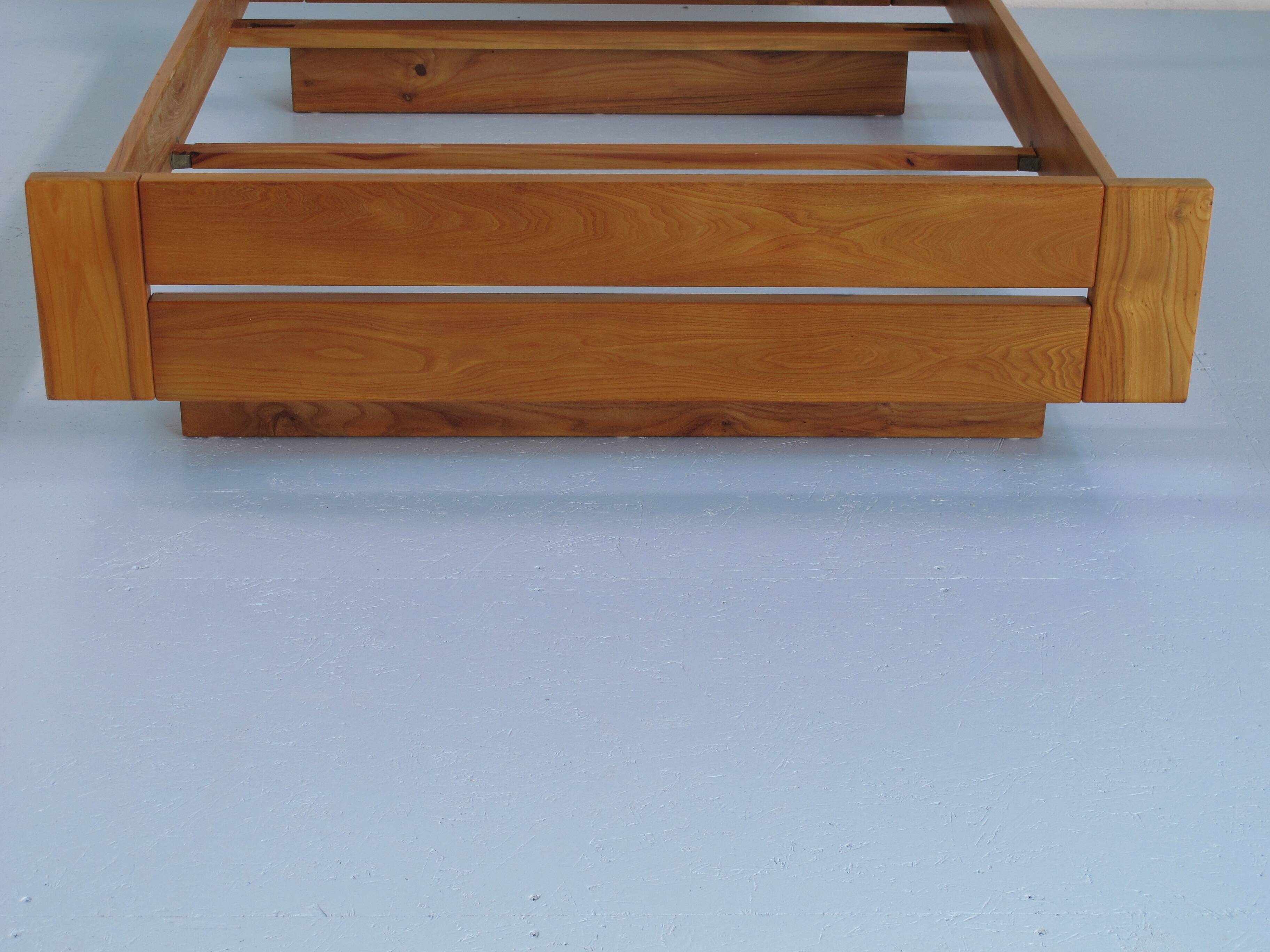 Regain solid elm bed