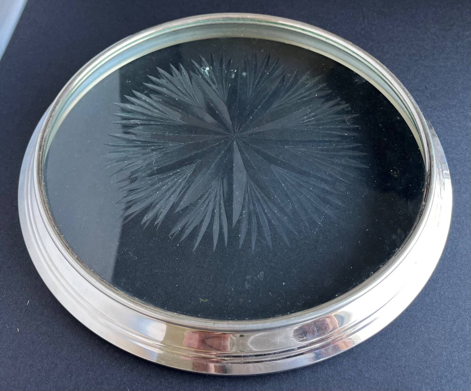 Trivet in cut glass and silver metal