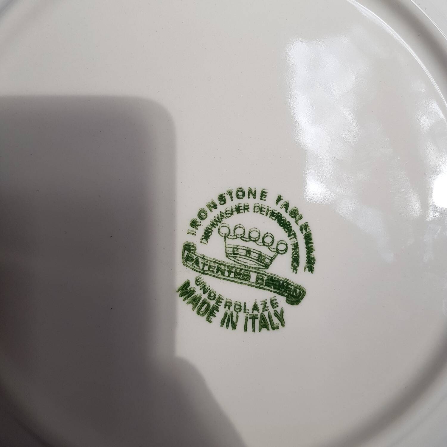 Ensemble de 2 assiettes à dîner en pierre de fer sous glaçure fabriquées en Italie