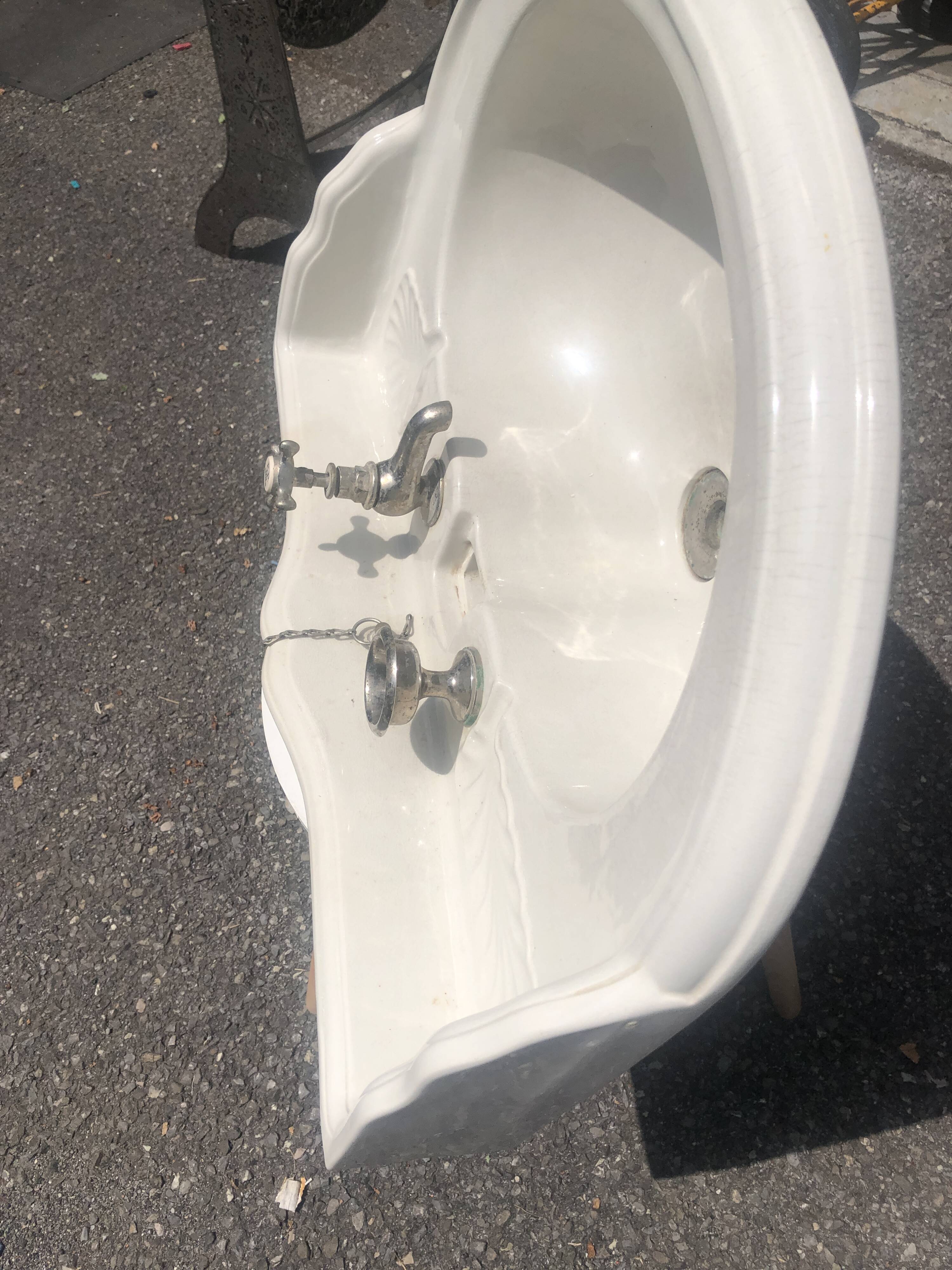 Lavabo ancien mural en porcelaine anglaise Torcher – Robinetterie d'origine