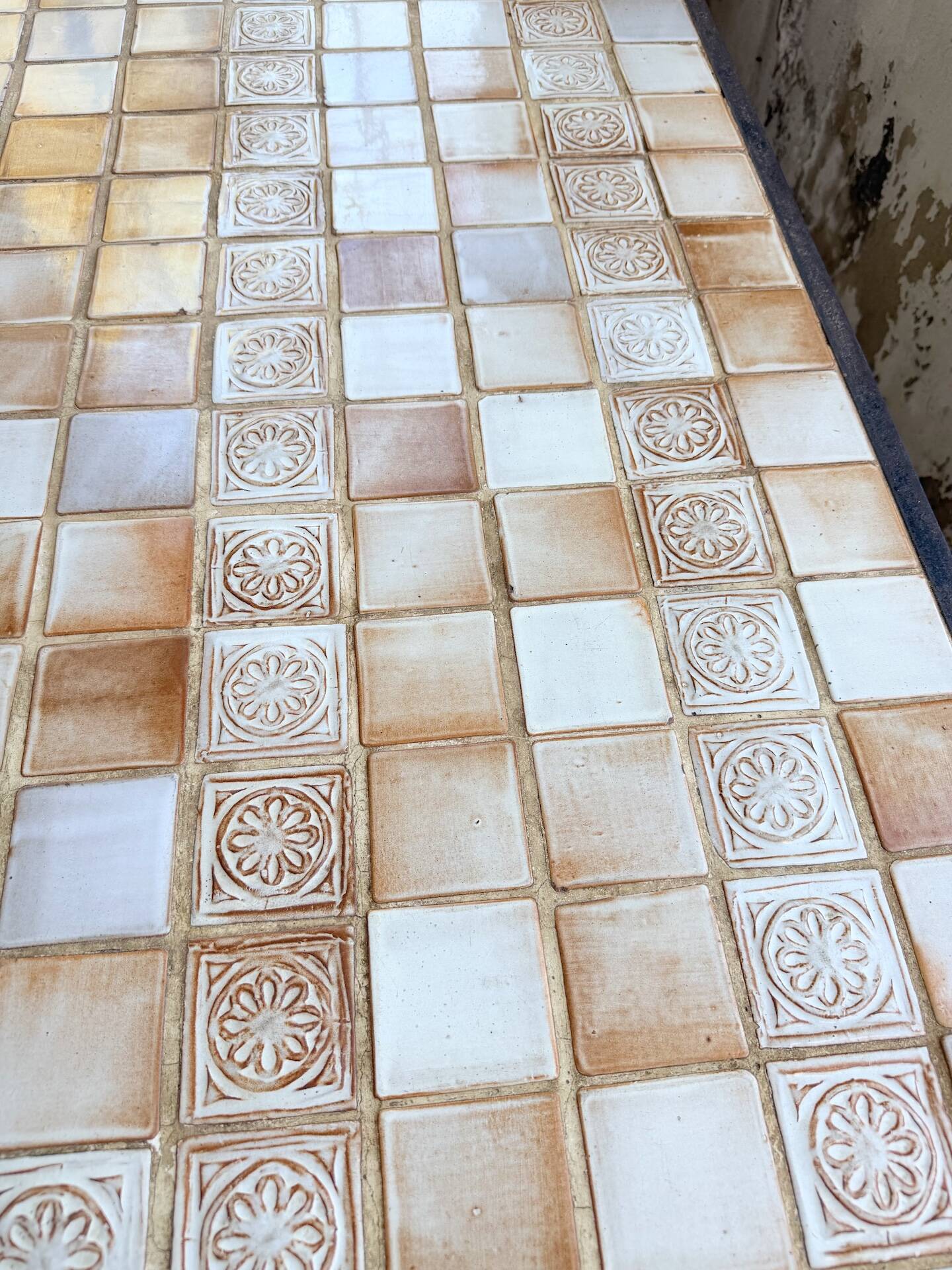 Dining table tiled 1950 dlg Capron