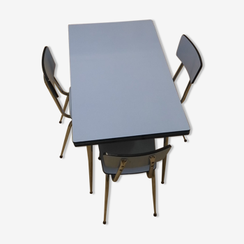 Table en formica bleu et ses 3 chaises