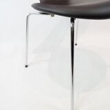 Seven chair, model 3107, designed by arne jacobsen and manufactured by fritz hansen.
