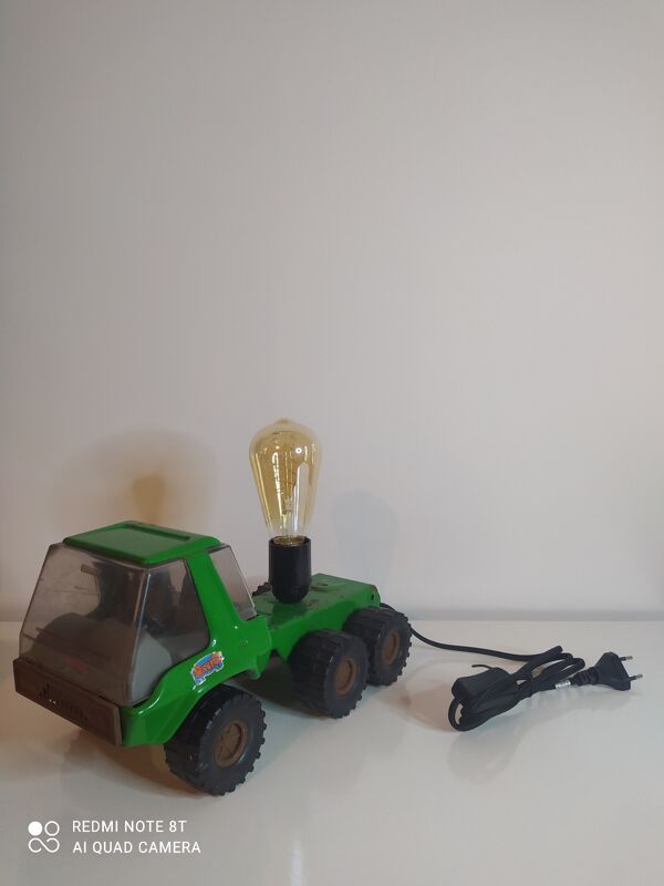 Lampe jouet camion vintage en métal vert