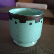 Cache pot émaillé céladon et noir - années 1960