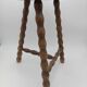 Tabouret tripode bois pieds perlés