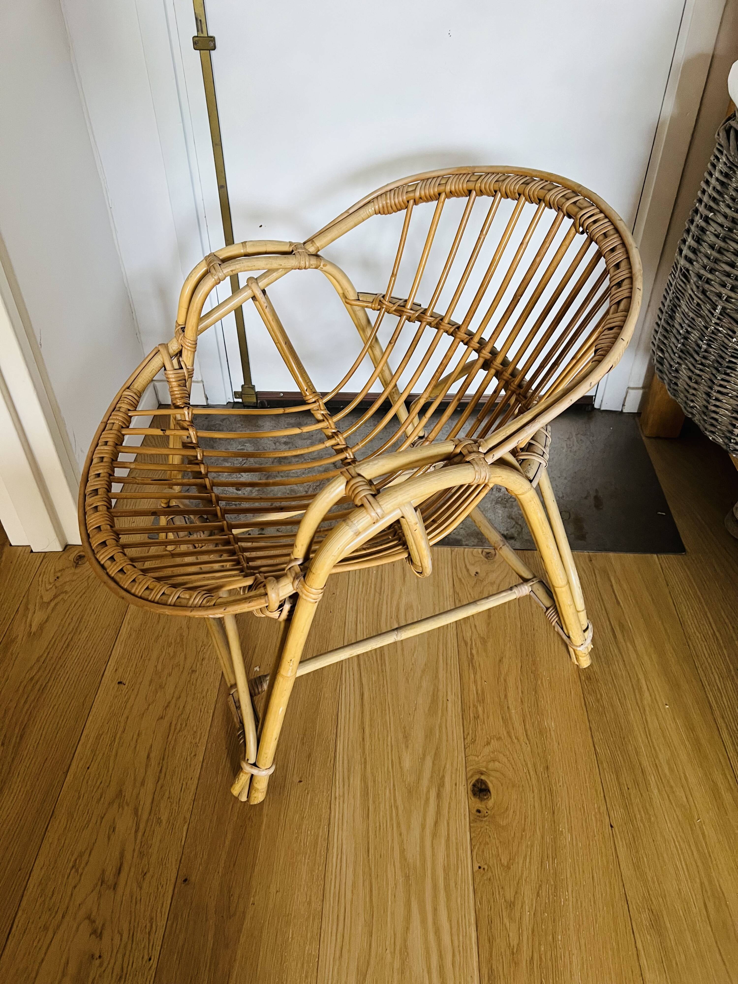 Un fauteuil en cannage  (année 60)