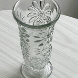 Vase en verre épais.