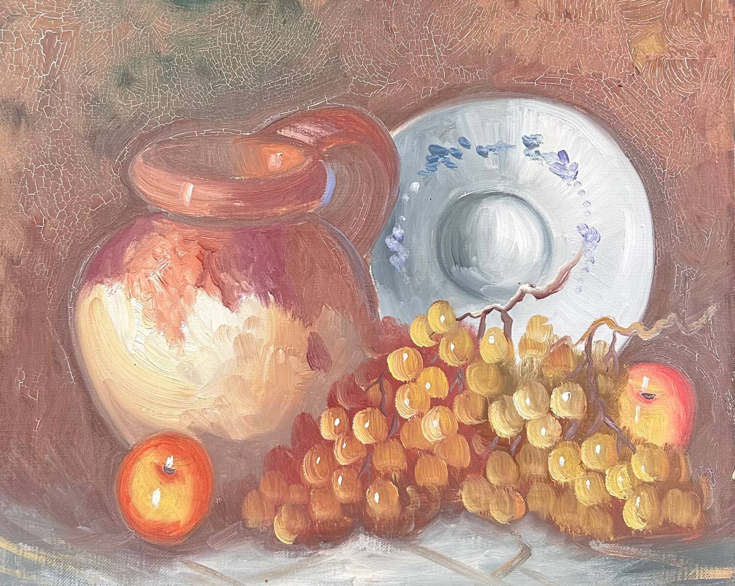 Flat board and grapes