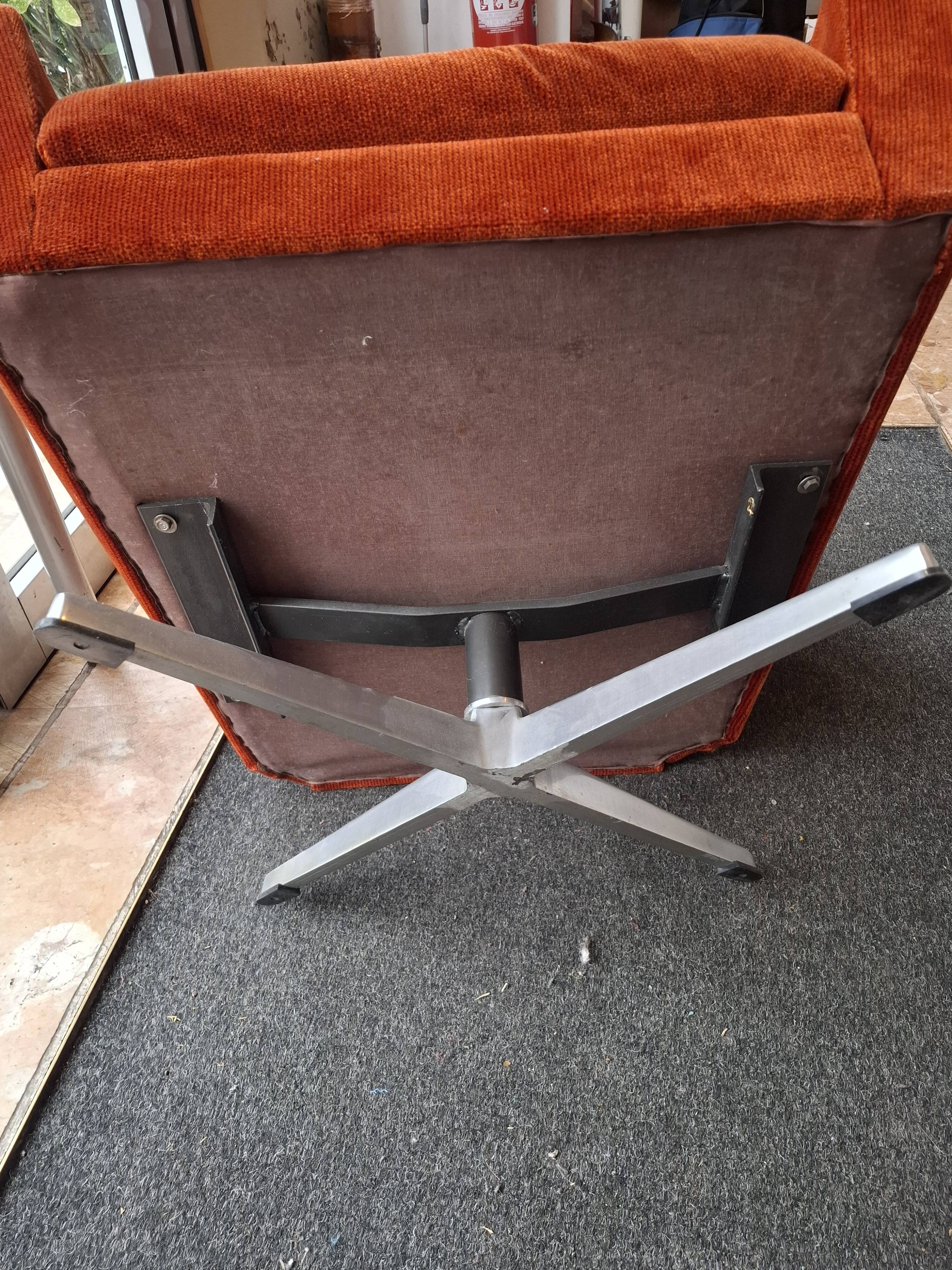 Lot of 2 armchairs and 1 ottoman.