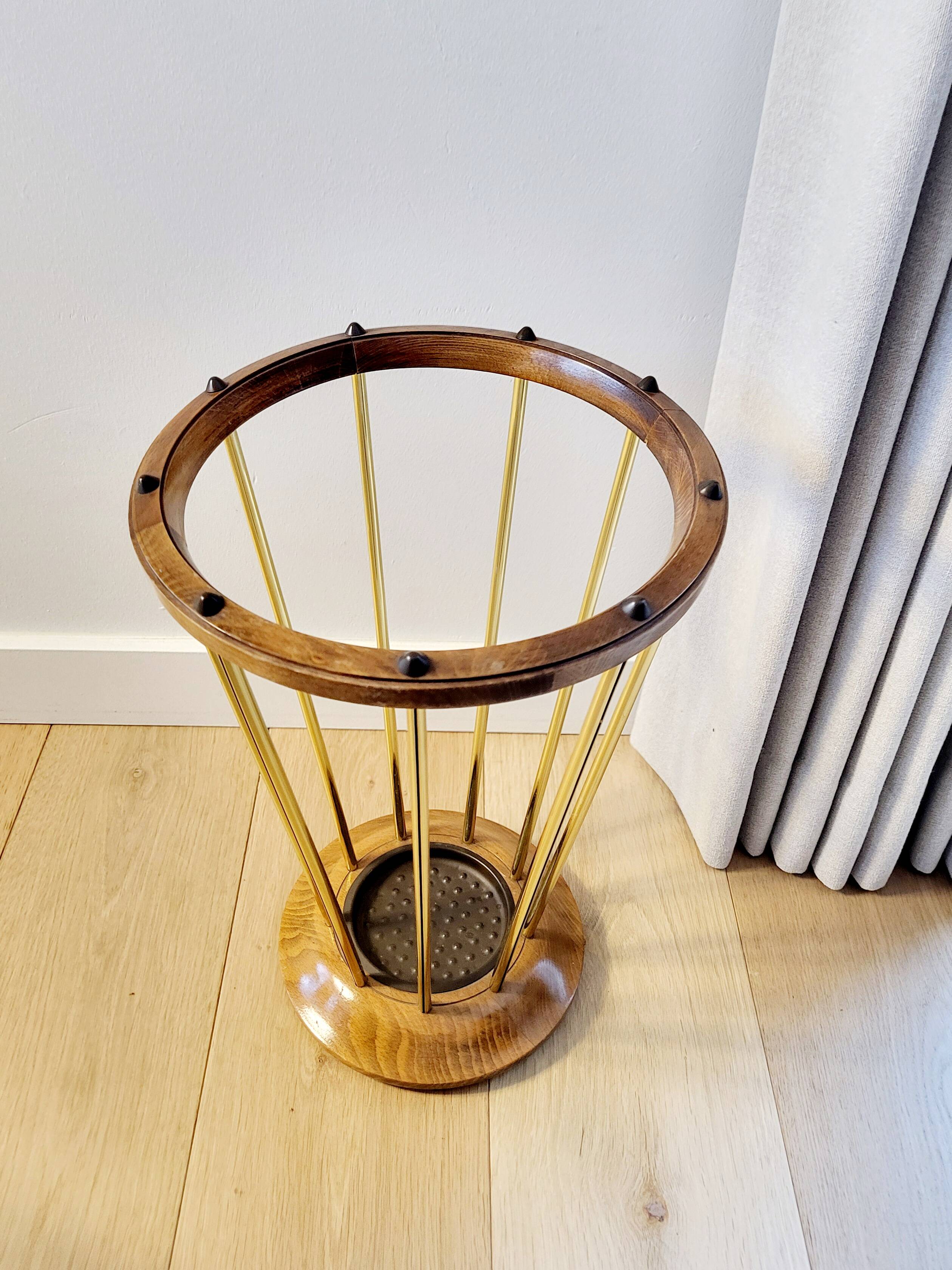 Porte-parapluie en bois et laiton, années 1950